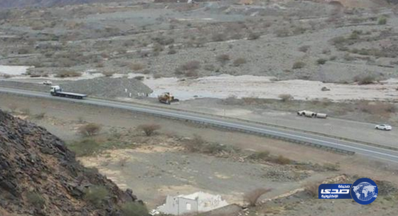 سيول وادي تيه تعزل 7 قرى