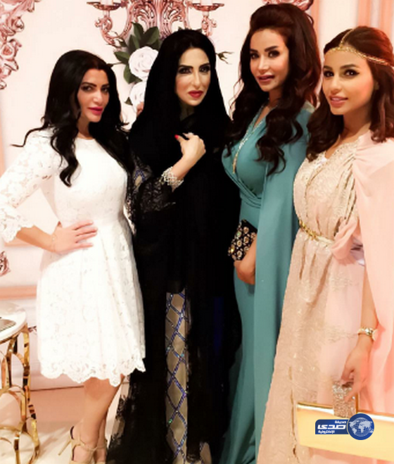 زينب العسكري مع لجين وصديقاتها في أحد الزواجات..