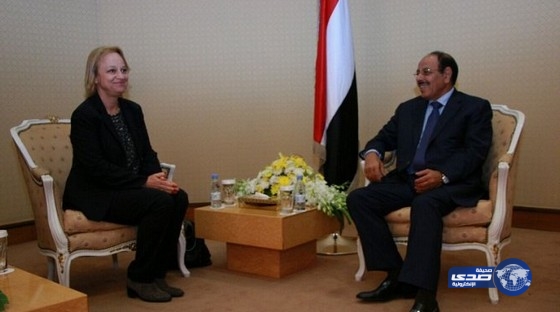 الأحمر: الحكومة الشرعية ستبذل ما بوسعها لوقف نزيف الدم باليمن