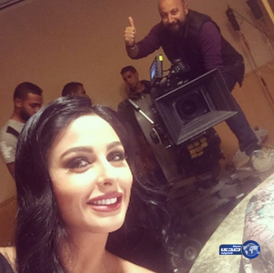 سيلفي والمخرج خلفي..