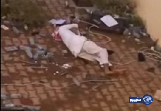 بالفيديو : محاولة هروب فاشلة لطالب من الطابق الثاني بمدرسة في الرياض