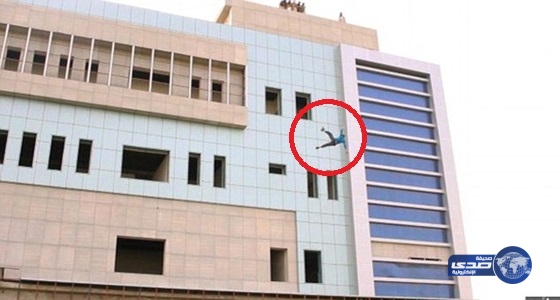 داعش تلقي برجل من أعلى مبنى بالعراق بعد اتهامه باللواط  “الصور”