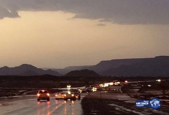 إغلاق طريق المدينة العلا بسبب الأمطار