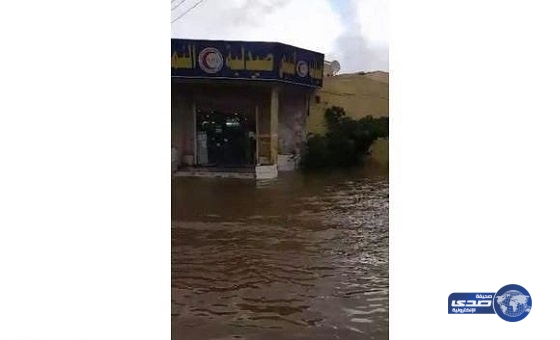 بالصور.. السيول تغرق احياء أبها 
