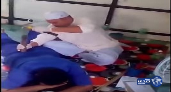 تقليعة: دجالون  يدعون “سمكرة” العمود الفقري