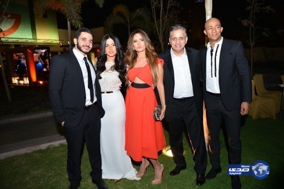 زينة بـ”إطلالة حمراء” تجذب رواد تويتر