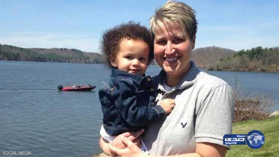 أميركية تلجأ إلى القضاء بعدما أنجبت طفلة “سمراء”