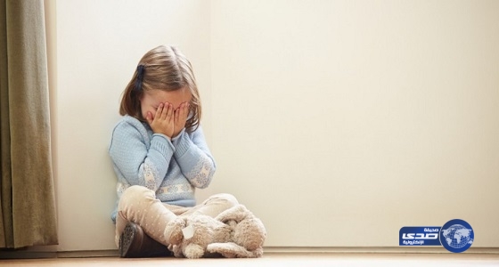 ذئب بشري يعتدي على طفلة ويهتك عرضها بالإكراه