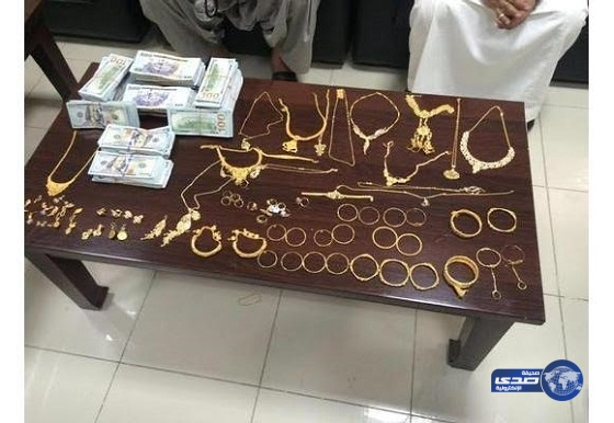 إحباط محاولة تهريب مليون ونصف ريال ومشغولات ذهبية خارج المملكة