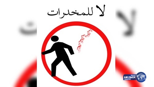 بالفيديو.. امرأة تتعاطى الحشيش برفقة أطفالها