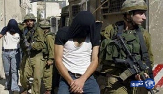 قوات الاحتلال تعتقل 5 فلسطينيين من محافظة الخليل