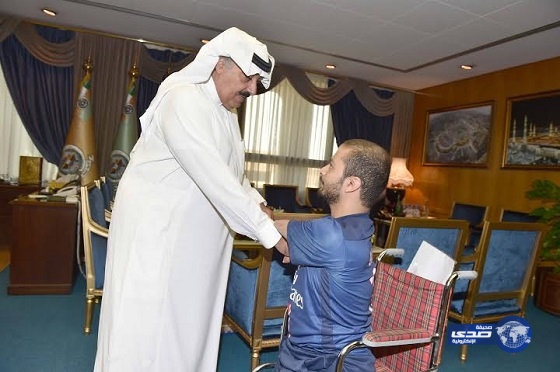 الأمير متعب بن عبدالله يوجه بتعيين أحد ذوي الاحتياجات الخاصة بالحرس الوطني