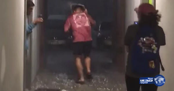 فيديو: طالب يتحدى البرق بمقلاة مطبخ