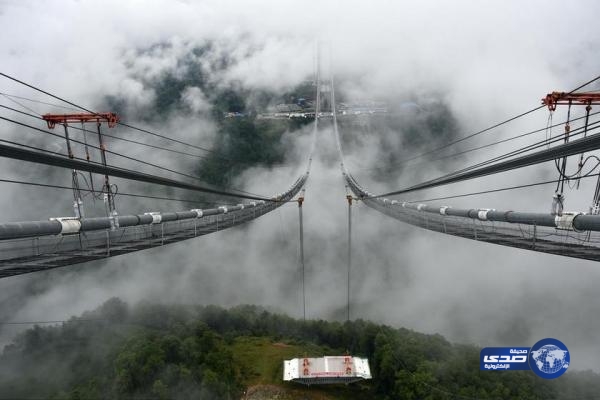 بالفيديو: أطول وأعلى جسر معلق بين جبلين في آسيا