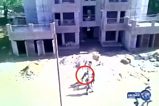 بالفيديو: فهد يسيطر على مدخل مستشفى بالهند ويهاجم عدداً من الرجال