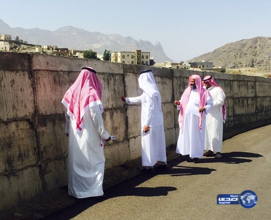 بالصور.. أعضاء المجلس البلدي بمحافظة أضم يقفون على بعض المشاريع