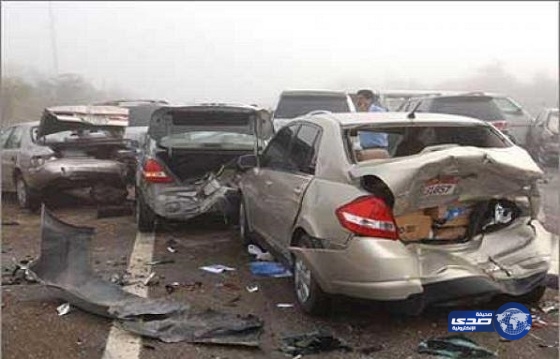 حادث مروري يتسبب بعرقلة الحركة في شارع محمد بن زايد بالشارقة