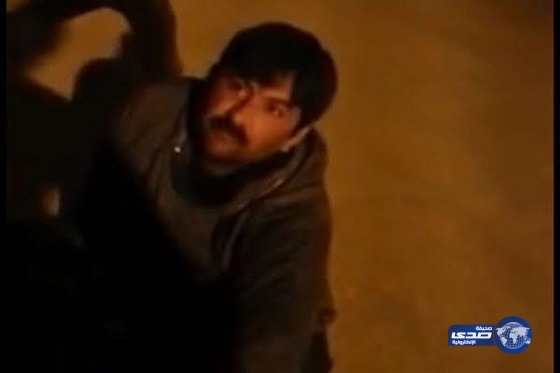 ضبط مواطن اعتدى على وافد آسيوي ووثق إهانته له بالفيديو