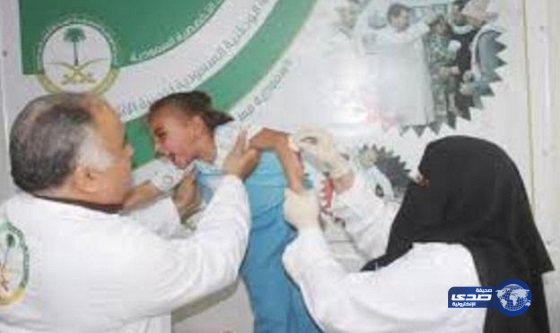 العيادات السعودية تقدم التطعيمات لـ 977 لاجئاً سورياً في مخيم الزعتري