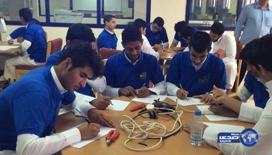 565 طالباً وطالبة بالطائف يمتهنون 11 تخصصا أبرزها صيانة “الجوالات”