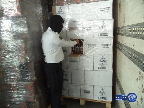 “جمرك البطحاء” يحبط محاولة تهريب 20 ألف زجاجة خمر