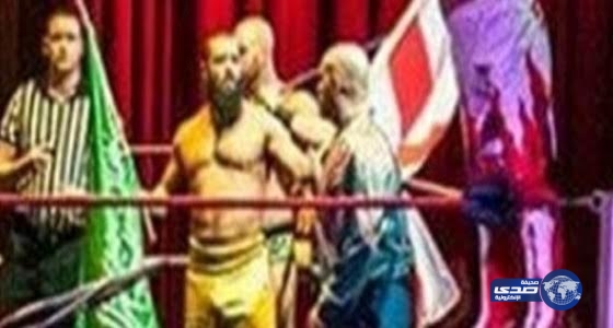 مصارع يحمل علم المملكة يتعرض لهجوم حاد في بريطانيا