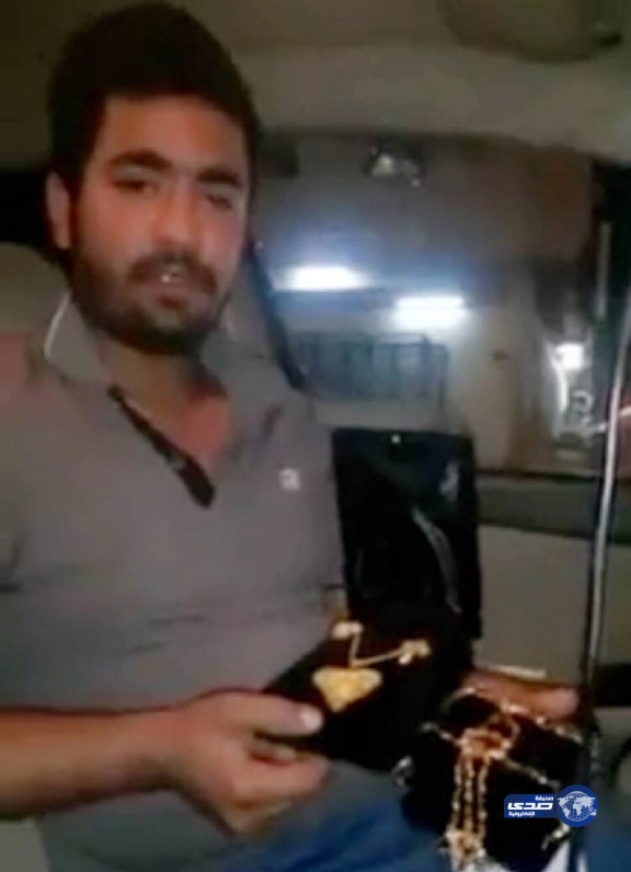 بإستخدام الـ “فيس بوك”.. مقيم يمني يُعيد كمية من الذهب إلى صاحبها