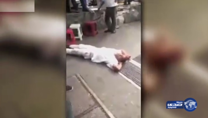 بالفيديو.. سارق يحرق حياً