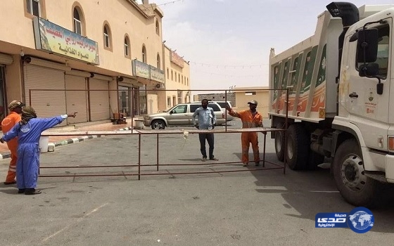 بلدية العطيف تنفذ حملة لإزالة الأكشاك العشوائية