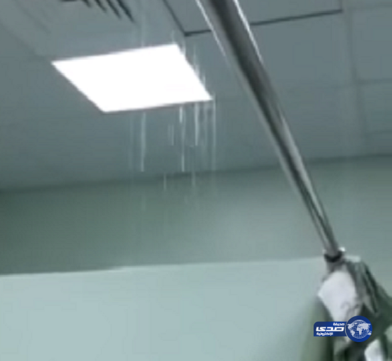 بالفيديو: الأمطار تهدد مستشفى بريدة المركزي