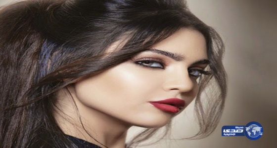 بالفيديو الفنانة قمر تبكي والدتها