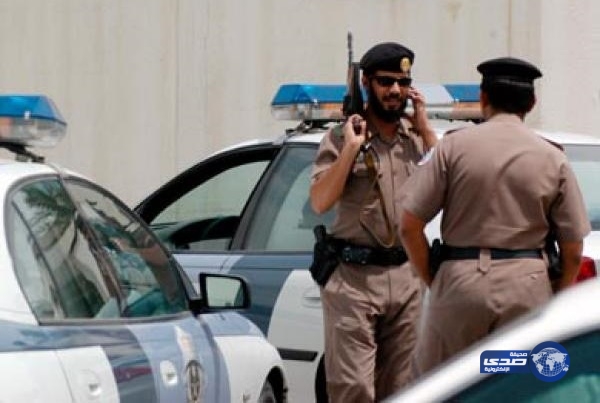 شرطة الرياض تطيح بعصابة تحمل هويات مزورة تترصد لعملاء البنوك