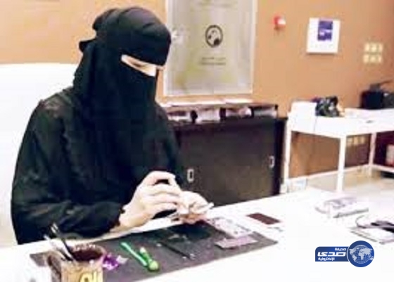 “العمل”: صالات مغلقة للعاملات في الإتصالات