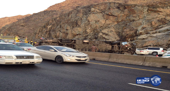 إصابة 8 أشخاص جراء حادث مروري بالطائف