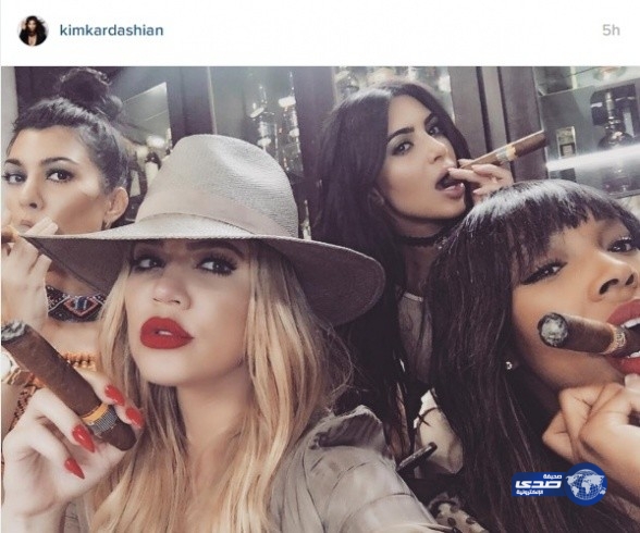 بالصور.. كيم كارداشيان وعائلتها تثير الجدل في كوبا