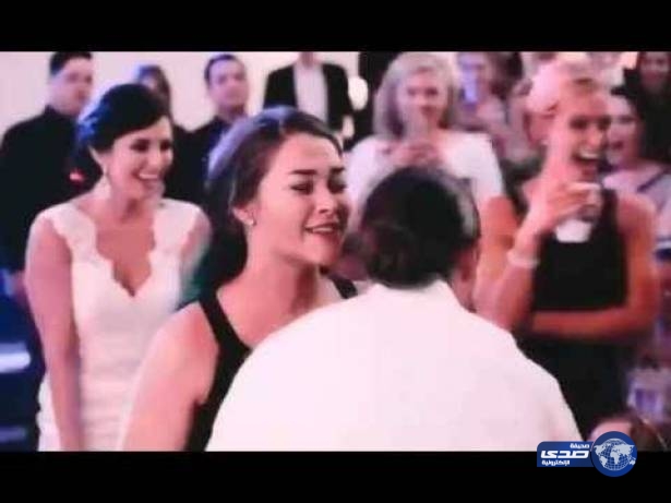 بالفيديو.. التقطت باقة العروس وأصبحت هي العروس!