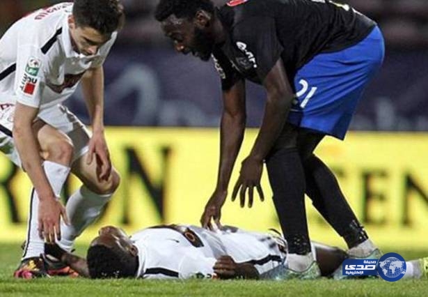 بالفيديو: وفاة لاعب على أرض الملعب