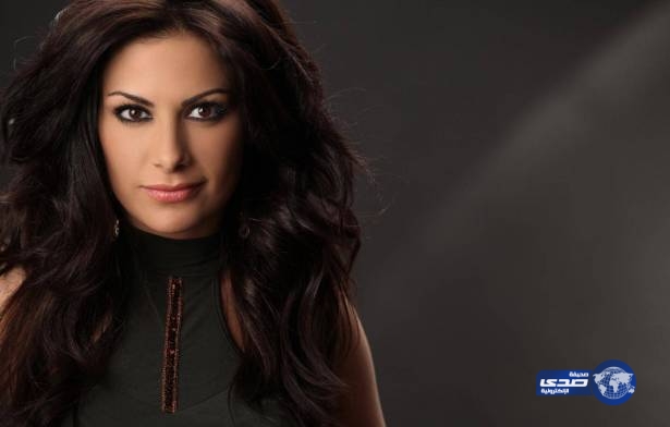 بالفيديو.. طلب غريب من مذيعة يُبكي صبا مبارك على الهواء!