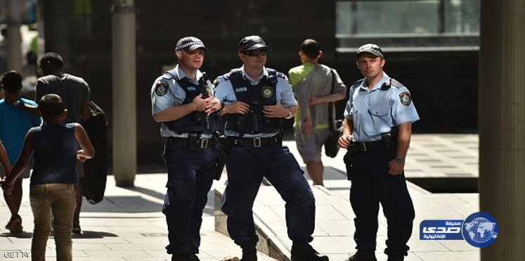 القبض على شابة تلقت ملايين الدولارات في حسابها بالخطأ