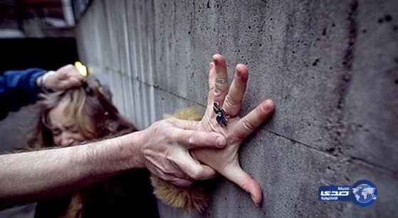 يستدرج مريضة ويتناوب مع 6 شبّان على اغتصابها