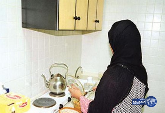 بالفيديو.. القبض على سائق وخادمة في وضع مخل