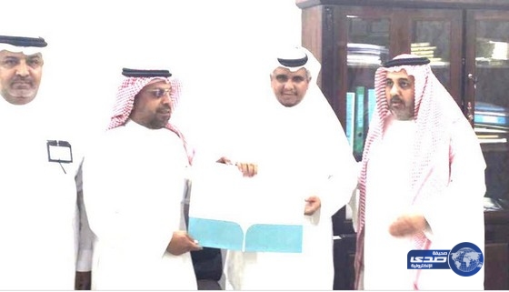 مكتب النسيم يكرم قائد متوسطة الملك خالد
