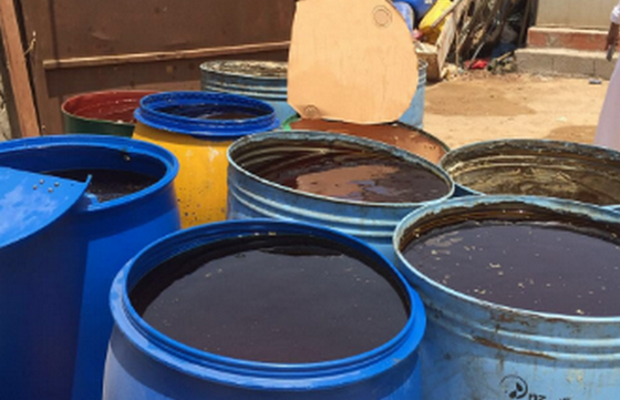 بالصور: التجارة تضبط مقلدي “كلوريكس وديتول وفيري”