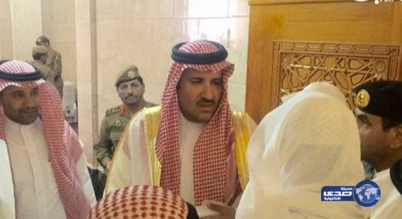 أمير المدينة يؤدي الصلاة على “الشهيد الشريف”