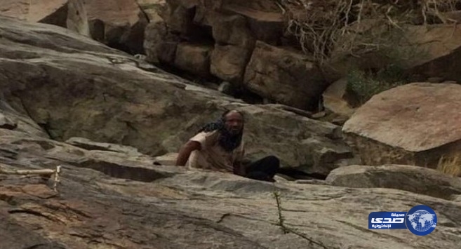 احتجاز مسن بأعلى جبل في خليص
