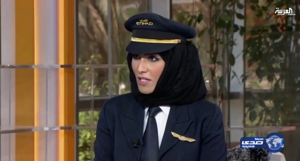 بالفيديو: مُسن يرفض إقلاع الطائرة بعد علمه أن “الكابتن امرأة”