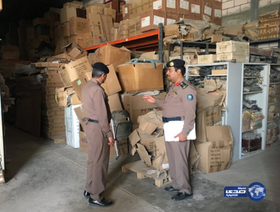 الدفاع المدني يغلق 13 منشأة تجارية بالرياض خلال حملة للسلامة