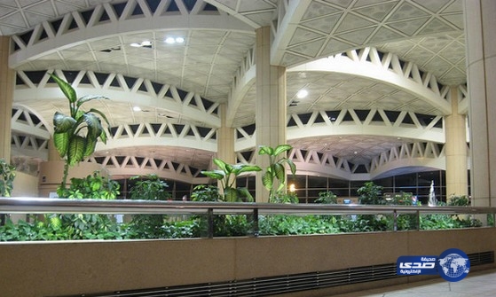 القبض على مقيم مطلوب أمنياً أثناء محاولته التسلل لصالة المغادرة بمطار الرياض