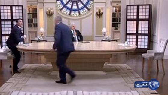 بالفيديو.. اشتباك بالأيدي على الهواء بين شوبير والطيب