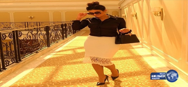 “تنورة” علا الفارس القصيرة تضعها في حرج